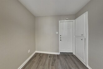 5315 Derbyshire Dr in Katy, TX - Building Photo - Building Photo