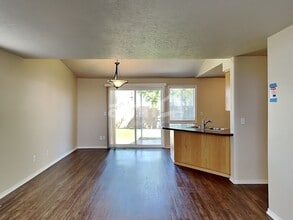 4378 Northside Dr NE in Salem, OR - Foto de edificio - Building Photo