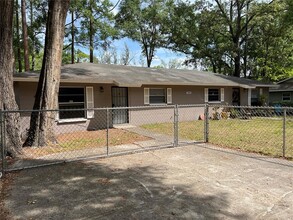 6216 SW 10th Pl in Gainesville, FL - Building Photo - Building Photo