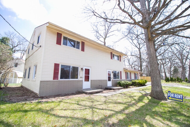 property at 3025 S Byrne Rd