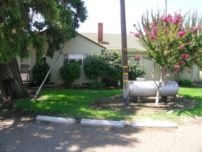 16970 E Milton Rd in Linden, CA - Building Photo - Building Photo