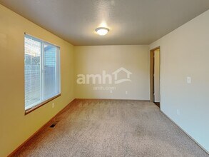 16979 SW Steele Way in Beaverton, OR - Building Photo - Building Photo