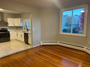 42 William St, Unit 1 in Medford, MA - Foto de edificio - Building Photo