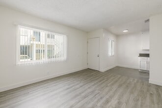 MC Eleanor, LLC in Los Angeles, CA - Foto de edificio - Building Photo