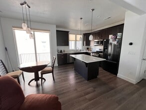 11206 Faddington Wy in South Jordan, UT - Building Photo - Building Photo