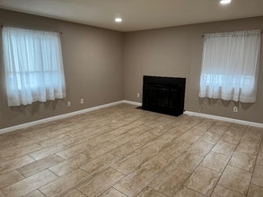 16645 Valencia Ave in Fontana, CA - Building Photo - Building Photo