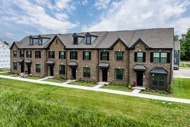 Village Square in Lebanon, TN - Foto de edificio - Building Photo