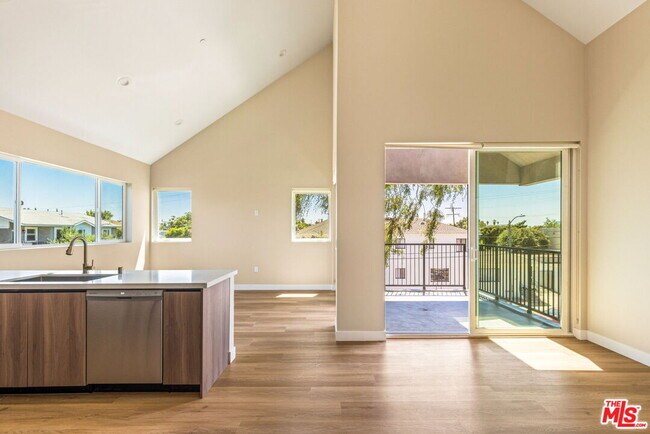 property at 4905 St Elmo Dr