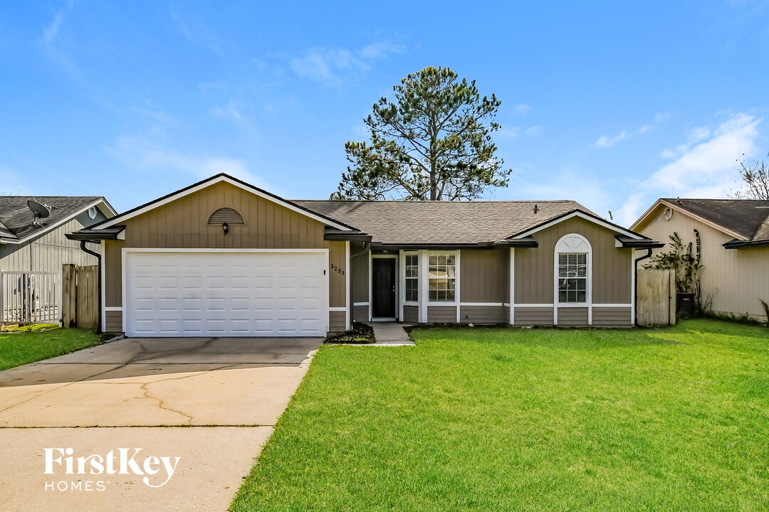 3233 Puffin Way in Orange Park, FL - Building Photo