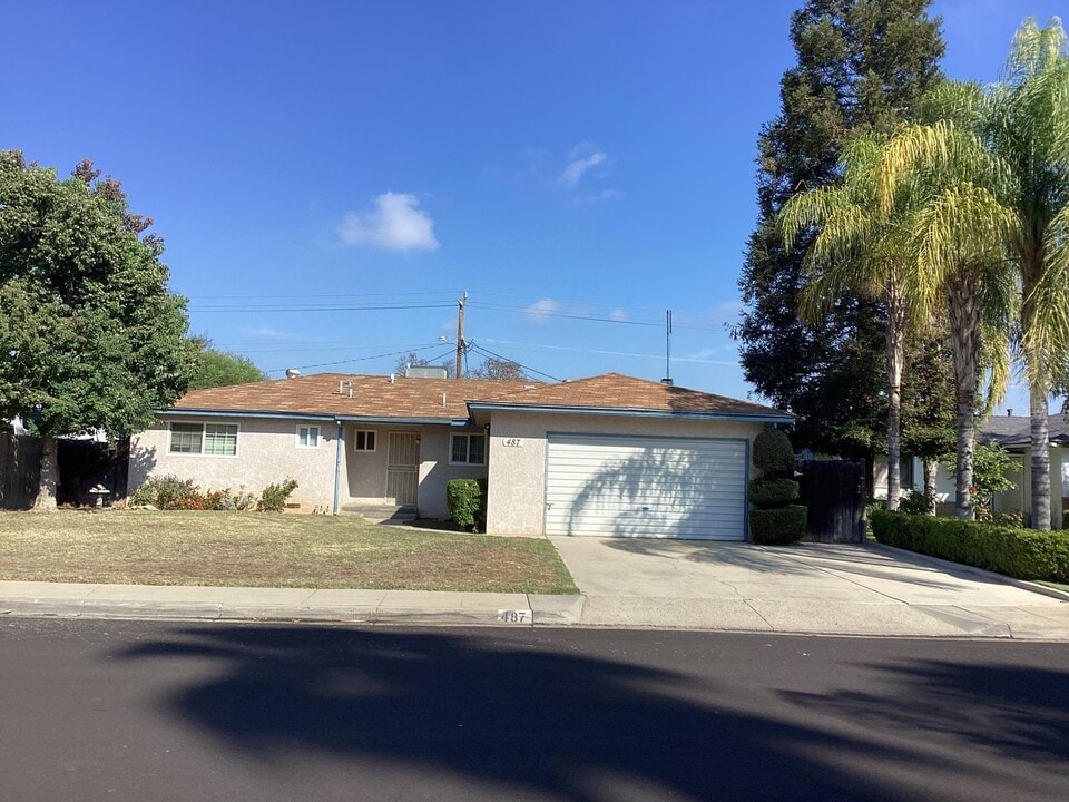 487 W San Jose Ave in Clovis, CA - Building Photo