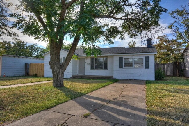 1917 43rd St in Lubbock, TX - Building Photo - Building Photo