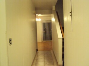 23801 NE Treehill Dr, Unit 1 in Wood Village, OR - Building Photo - Building Photo