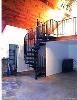 13 Spring St in Warwick, NY - Building Photo