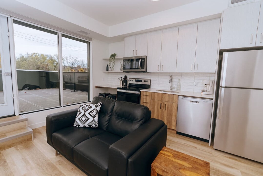 456 Gertrude Ave in Winnipeg, MB - Building Photo