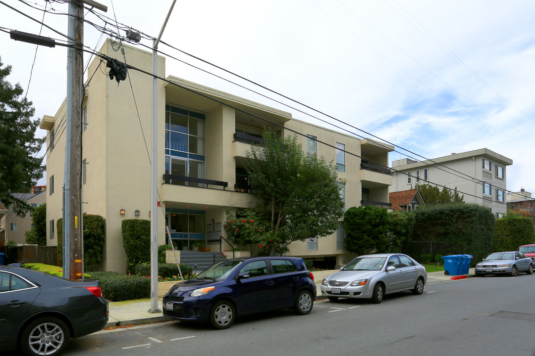 131 Elm St in San Mateo, CA - Building Photo