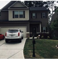 3911 Kingfisher Dr in Atlanta, GA - Building Photo