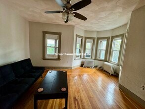 132 George St, Unit 1 in Medford, MA - Building Photo - Building Photo