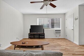 285 Moss St in Chula Vista, CA - Building Photo - Building Photo