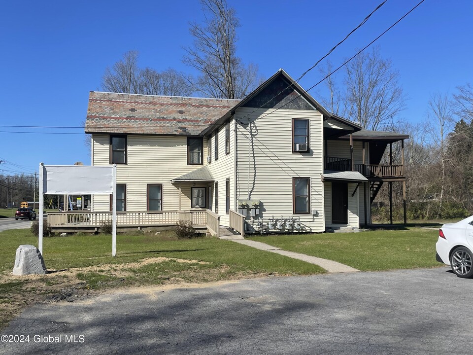 524 Maple Ave in Saratoga Springs, NY - Foto de edificio