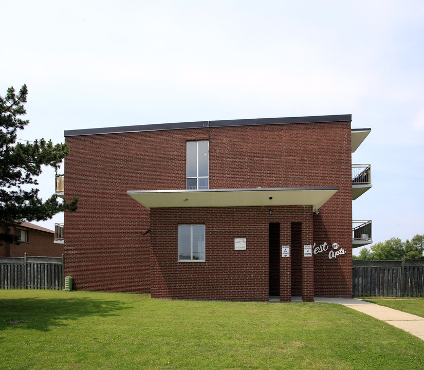 West Apartments in Mississauga, ON - Building Photo