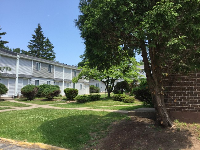 North Shore Townhomes in Rochester, NY - Building Photo - Building Photo