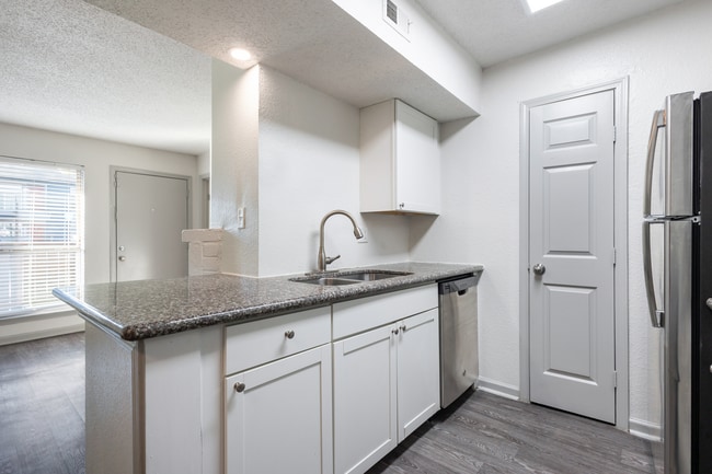 Timber Ridge in Houston, TX - Foto de edificio - Building Photo