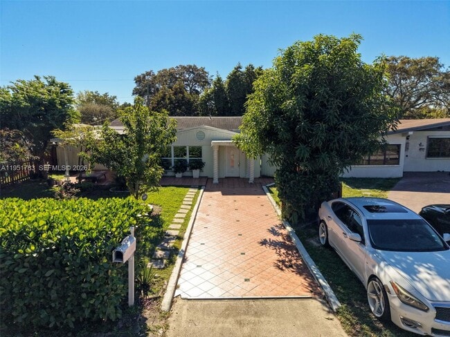 1624 NE 175th St in North Miami Beach, FL - Building Photo - Building Photo