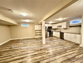 8504-152A 152A Ave NW in Edmonton, AB - Building Photo - Building Photo