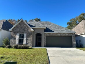 419 Sparrowhawk St in Broussard, LA - Building Photo - Building Photo