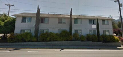 1703 NE Fairview Ave in Grants Pass, OR - Building Photo - Building Photo