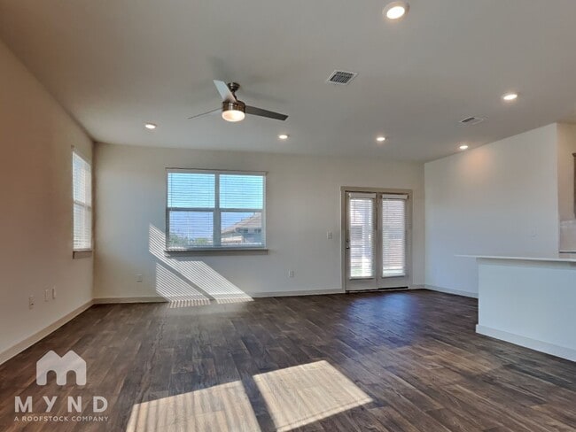 3029 Egan Dr in Pflugerville, TX - Foto de edificio - Building Photo