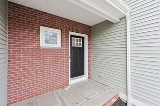 8 Riverstone Way in Franklin, MA - Building Photo - Building Photo