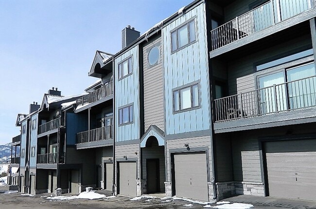 property at 1650 Lake View Terrace