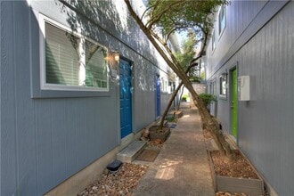 816 W N Loop Blvd in Austin, TX - Building Photo - Building Photo