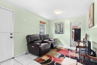 410 East Dr in North Miami Beach, FL - Building Photo - Building Photo
