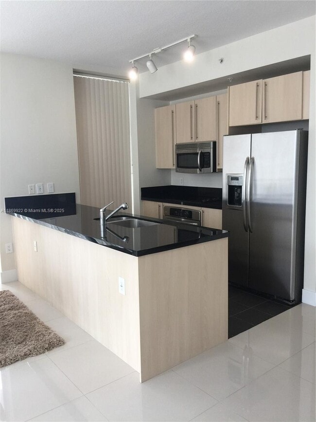 79 SW 12th St, Unit 1406 in Miami, FL - Building Photo - Building Photo