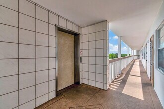 4050 Cornwall C in Boca Raton, FL - Building Photo - Building Photo