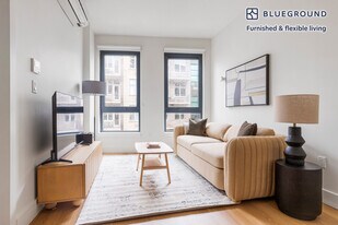 130 Hope St in Brooklyn, NY - Building Photo