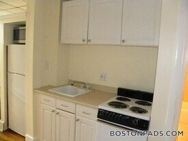 879 Beacon St in Boston, MA - Building Photo