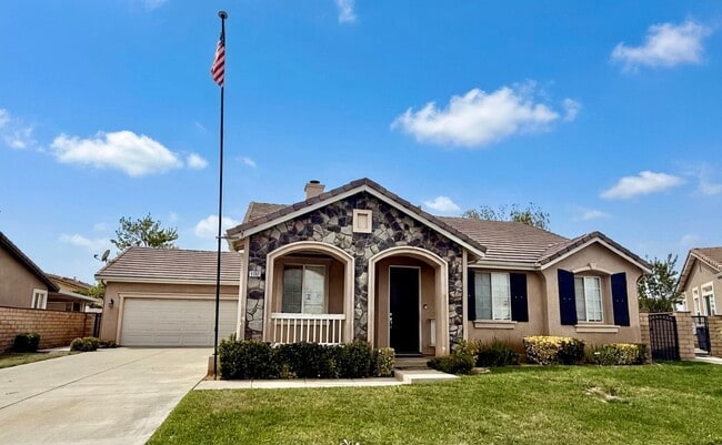 1193 Woodburn Cir in Beaumont, CA - Foto de edificio - Building Photo