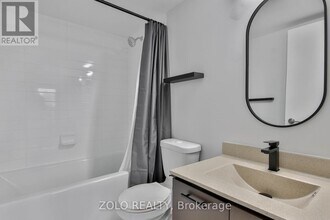 125-3125 Village Green Square in Toronto, ON - Building Photo - Building Photo