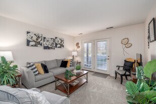 New Hartford Square Senior Apartments in Whitesboro, NY - Building Photo