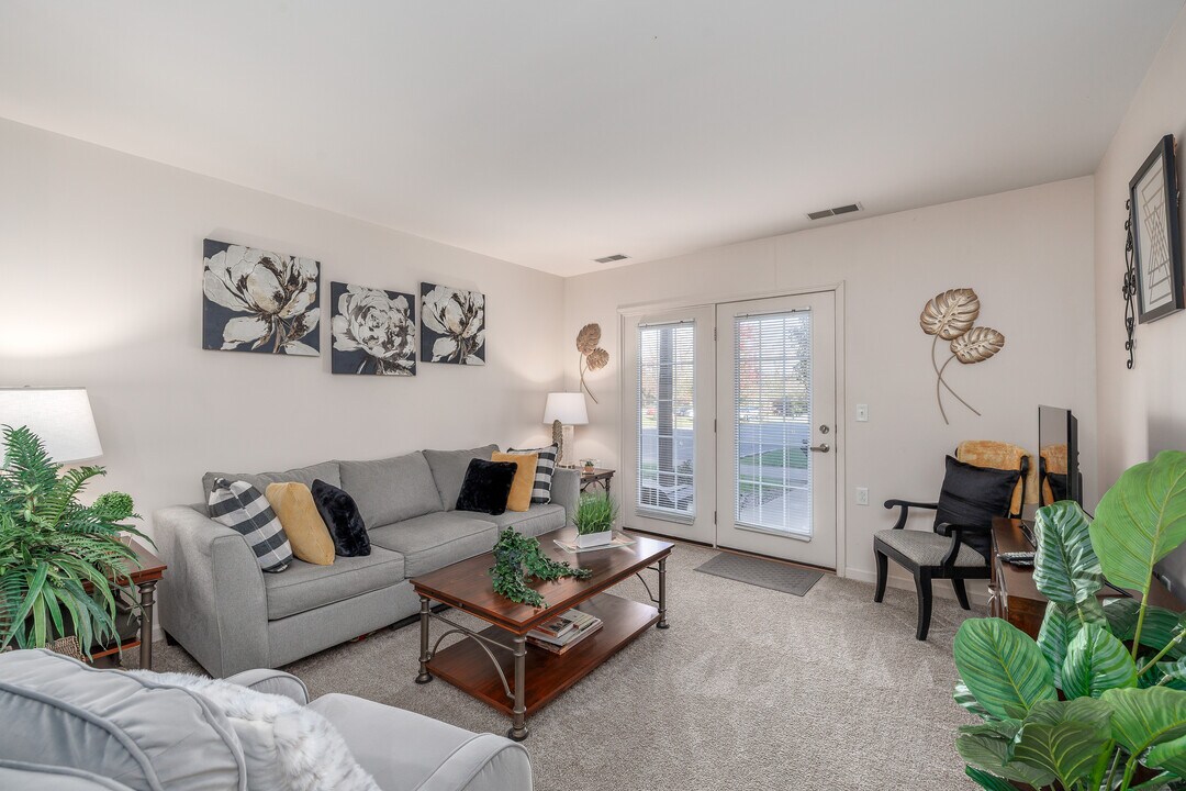 New Hartford Square Senior Apartments in Whitesboro, NY - Foto de edificio