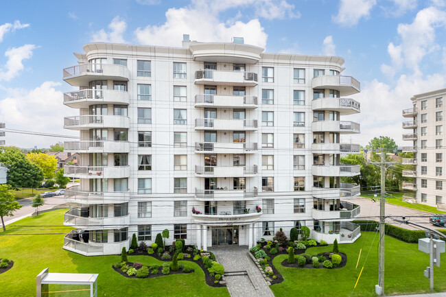 2850 De La Côte-Vertu Boul in Montréal, QC - Building Photo - Building Photo