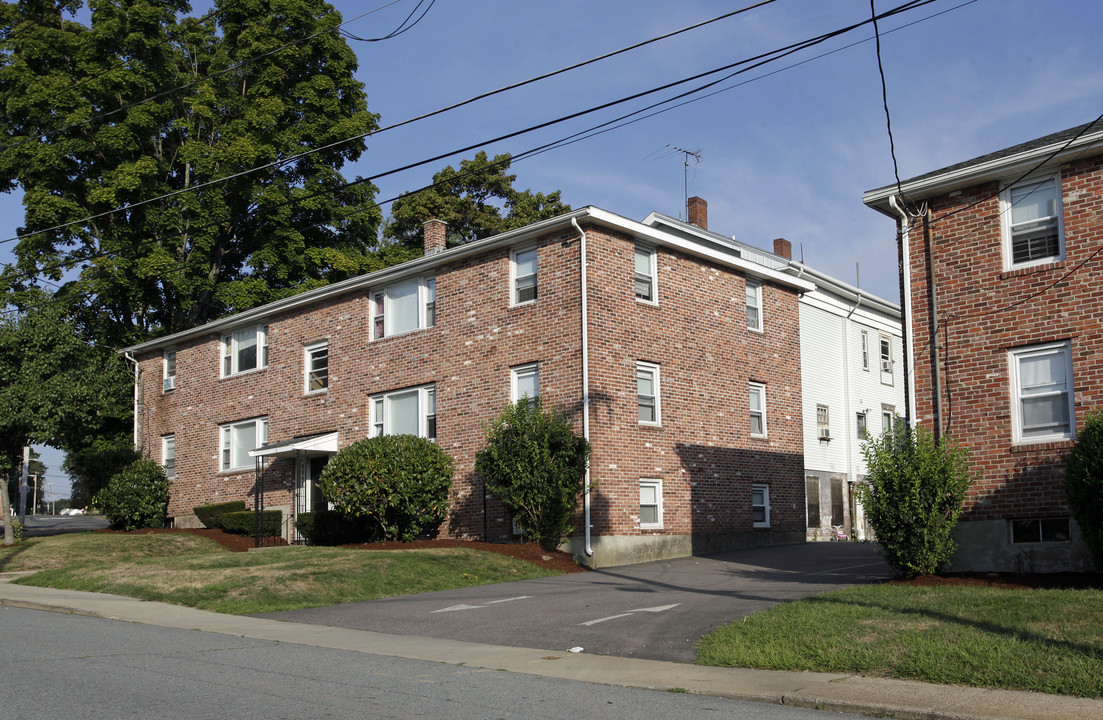 Lincoln Place in Milford, MA - Building Photo