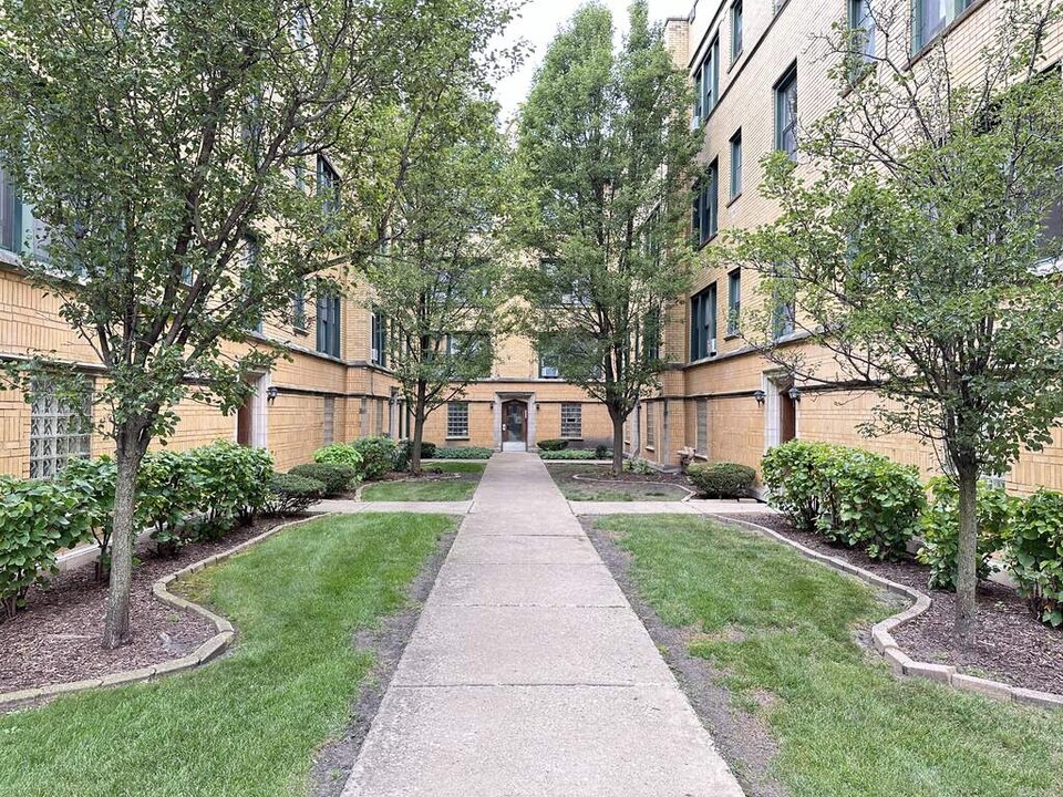 2332 N Spaulding Ave in Chicago, IL - Foto de edificio
