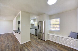 1210 N Natchez Dr in Texas City, TX - Foto de edificio - Building Photo