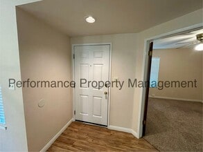 9412 Coulter Ct in Bakersfield, CA - Foto de edificio - Building Photo