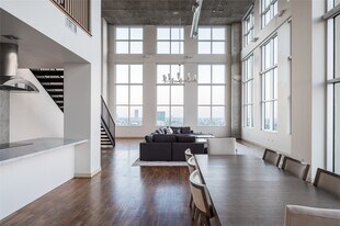 4899 Montrose Blvd in Houston, TX - Building Photo