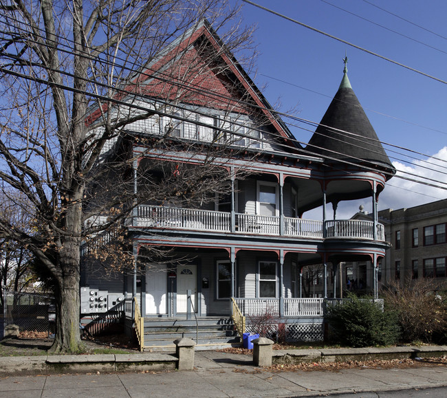 115-117 Illinois St in Central Falls, RI - Foto de edificio - Building Photo